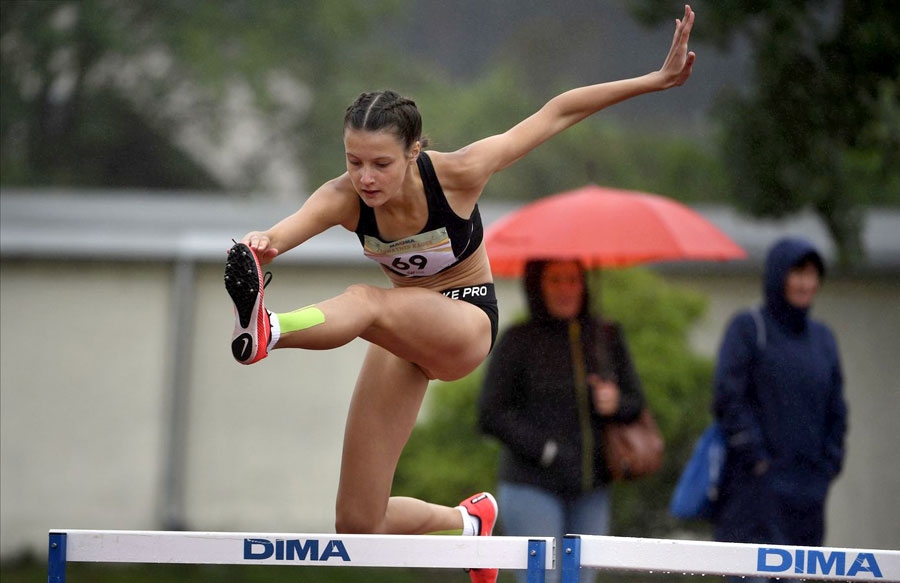 Adriana Krūzmane uzvarēja augstlēkšanā un 300 metru barjerskrējienā bija trešā. Augstlēkšanas rezultāts – 1,65 metri – bija sacensību augstvērtīgākais sasniegums.
Autors: Romāns Kokšarovs, athletics.lv.