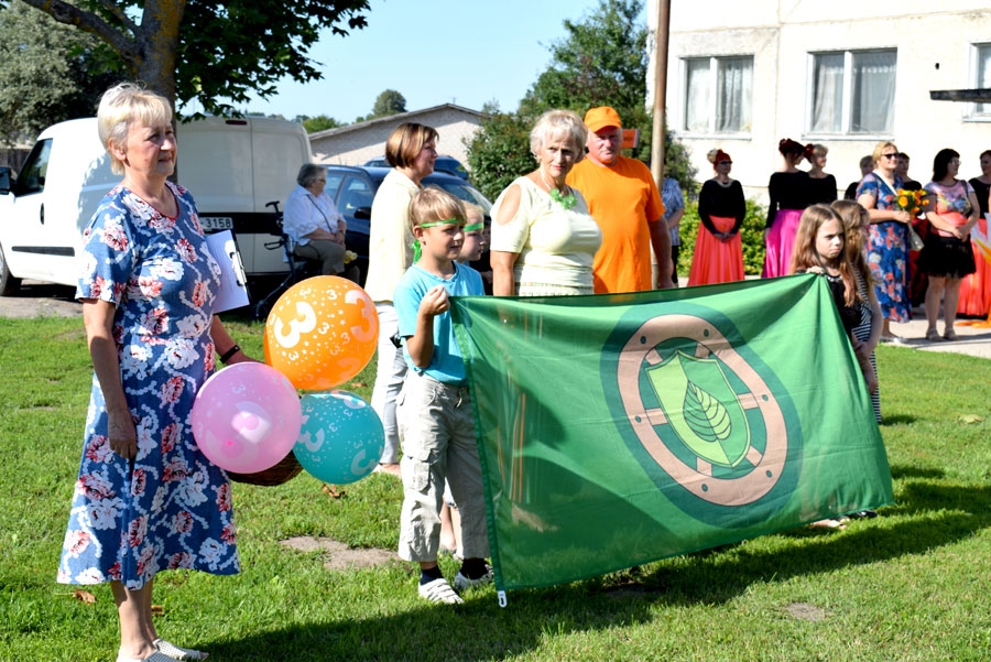 Pērn viens no Liepu ielas svētku notikumiem bija jaunā karoga izrādīšana un pacelšana mastā.
Autors: Žanna Zālīte