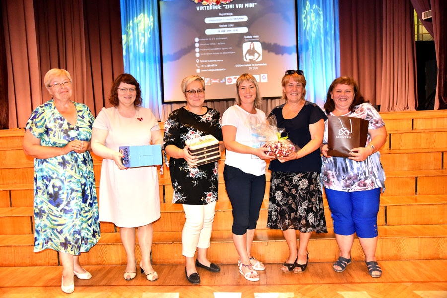 Komanda «Ar franču vieglumu»: Mairita Ostrovska (no kreisās), Laila Jurcika, Sigita Cikota, Līga Lepse, Gunta Sirmele un Inga Eglīte.
Autors: Uldis Varnevičs