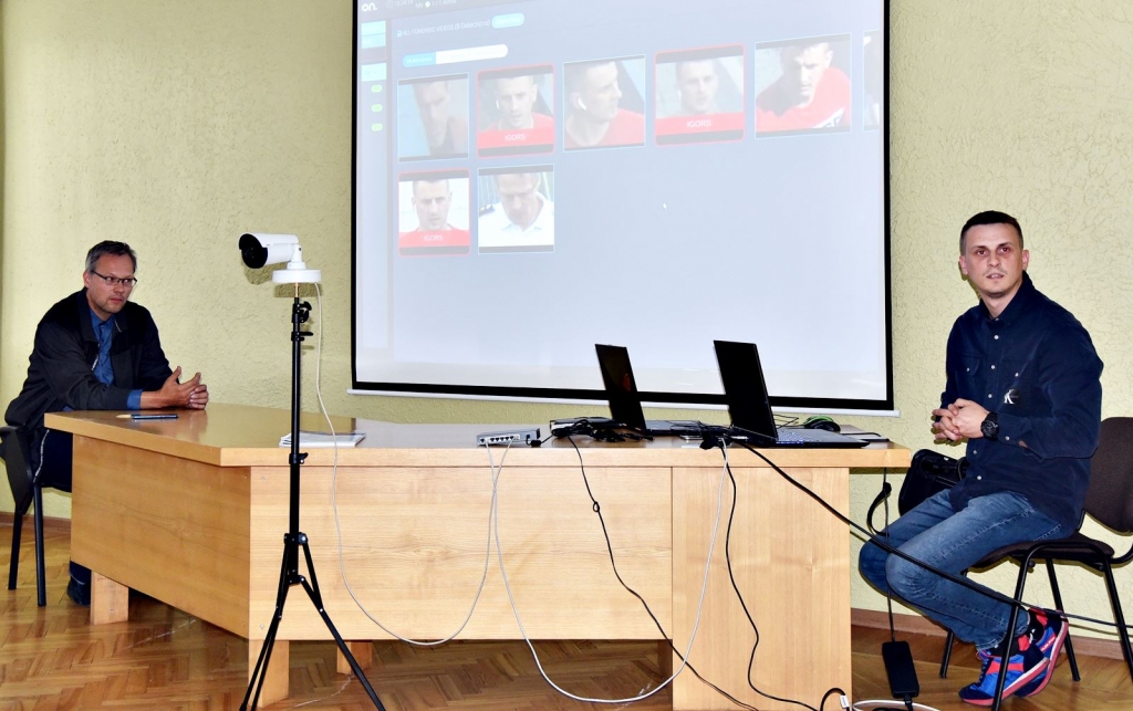 Uzņēmuma «Dron killer» darbinieki Bauskas novadā piedāvā ieviest videonovērošanā sejas pazīšanas sistēmu.
Autors: Uldis Varnevičs