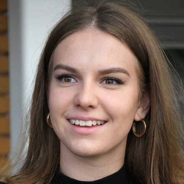 Laura Bernharde.
Autors: Ivars Bogdanovs