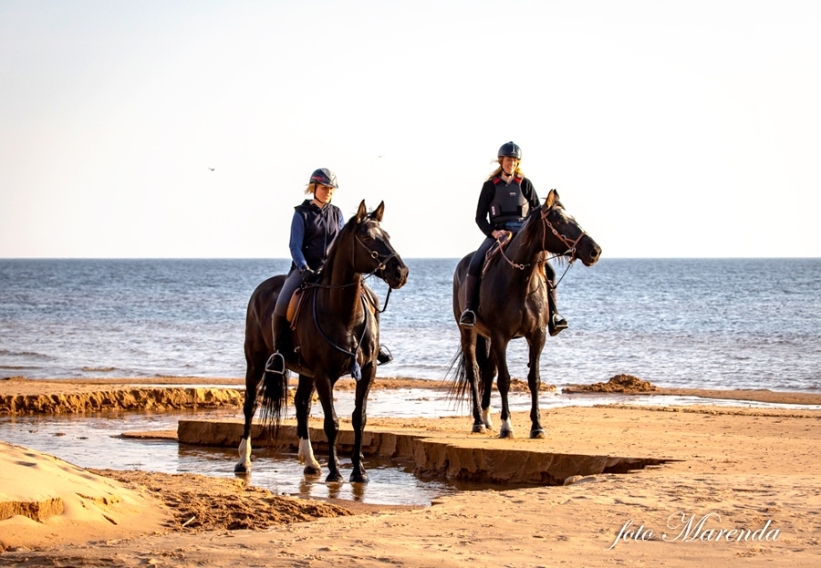 Jātniecies Līga Vilne un Kristina Runce.
Autors: Marenda Zapolska