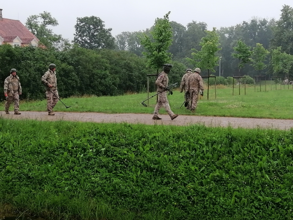 Zemessargiem notiek regulāras mācības ārpus militāriem objektiem, tām ir būtiska nozīme, lai turpinātu apmācīt aizsargāt Latvijas valsts teritoriju.
Autors: no 