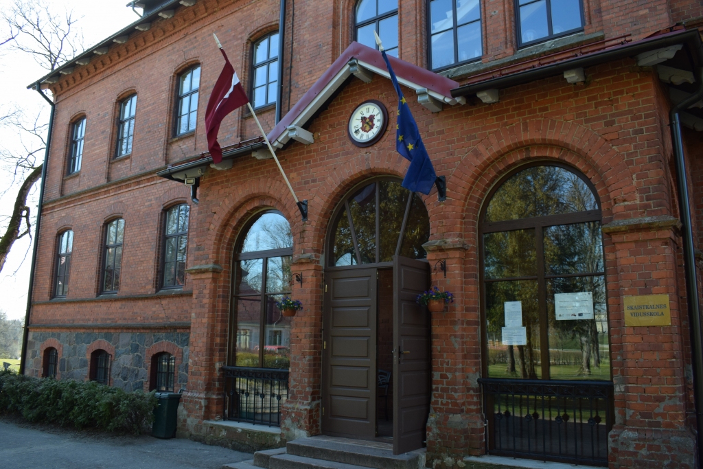 Skaistkalnes vidusskola strādā Šēnbergas muižas kompleksa ēkā, kas piederējusi fon Korfu dzimtai..
Autors: Žanna Zālīte