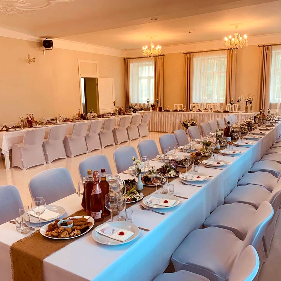 Codes muižā šogad notikušas vairākas kāzas, bet bailes un ierobežojumi tomēr ievērojami samazinājuši pasākumu skaitu.
Autors: no Codes muižas īpašnieku albuma.