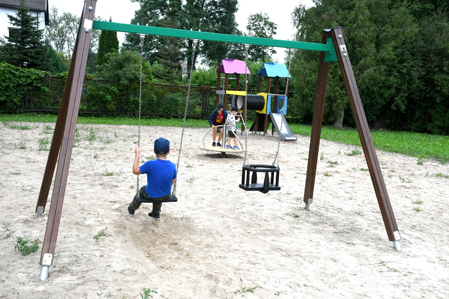 Bērnu rotaļu laukums Iecavā, kura ierīkošana finansēta no pašvaldību konkursā iegūtās naudas balvas.
Autors: IVARS BOGDANOVS
