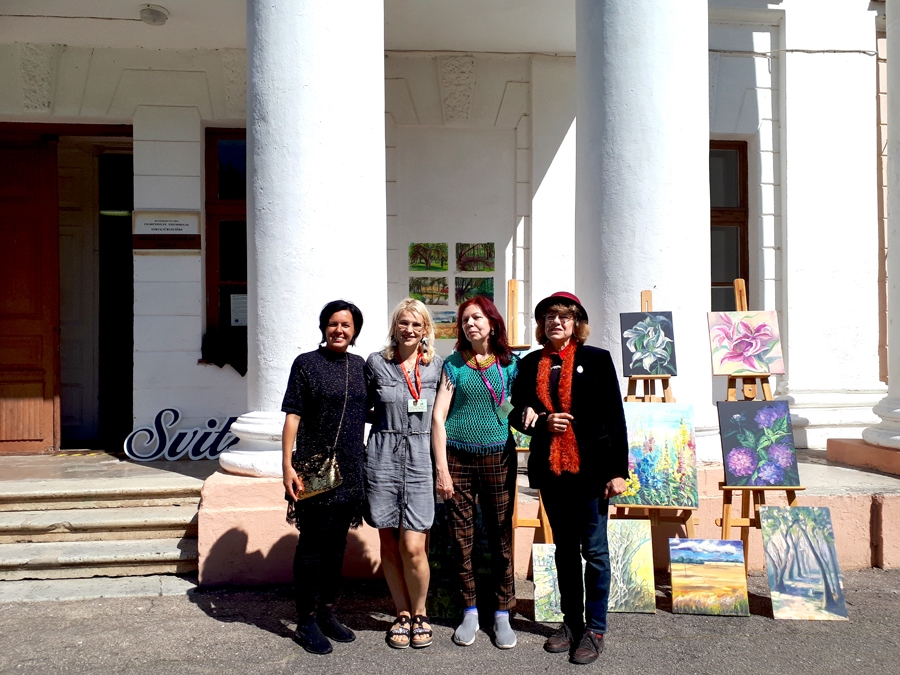 Gleznotājas Anda Sproģe, Līga Jukša, Dina Zoldnere un Īra Rozentāle.
Autors: Īra Rozentāle