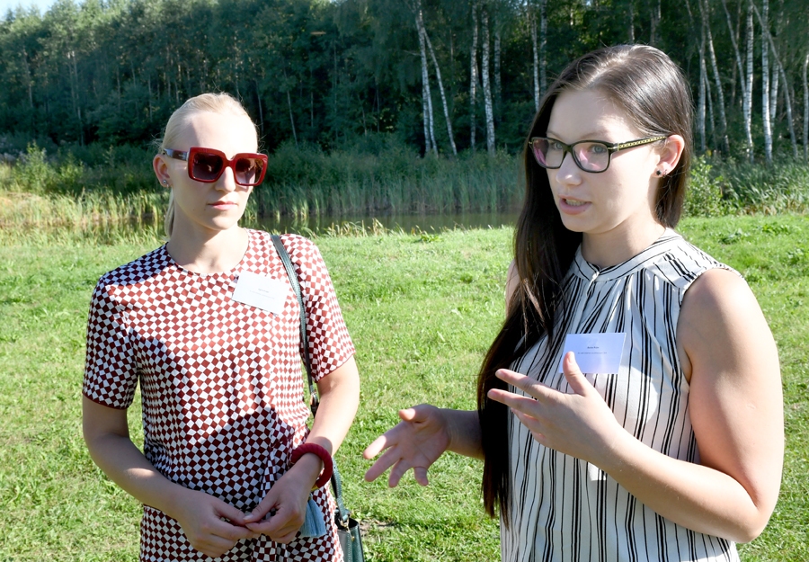 Edvīns Kalviņš Kanādas Tirdzniecības kameras vārdā uzrunā sanākušos Iecavas kultūras namā.
Autors: IVARS BOGDANOVS