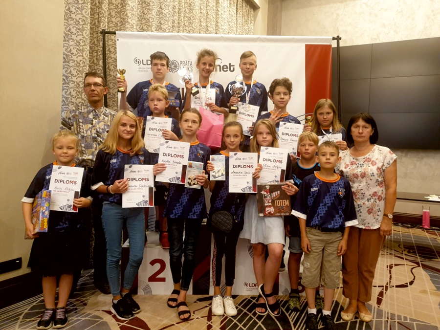 Bauskas novada BJSS simtlauciņu dambretes komanda Latvijas čempionātā.
Autors: Sandra Arāja