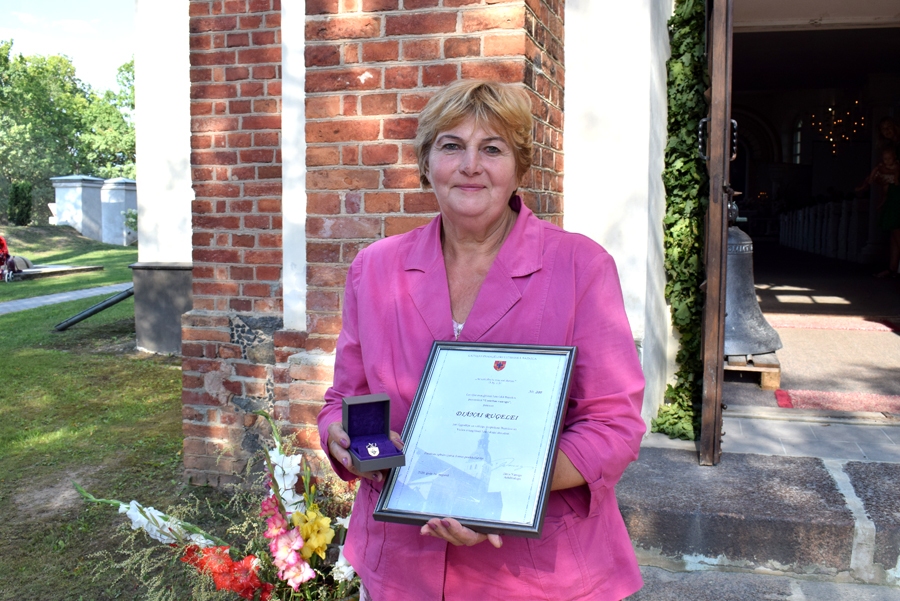 Diāna Ruģele saņēma apbalvojumu «Uzticības vairogs».
Autors: Žanna Zālīte