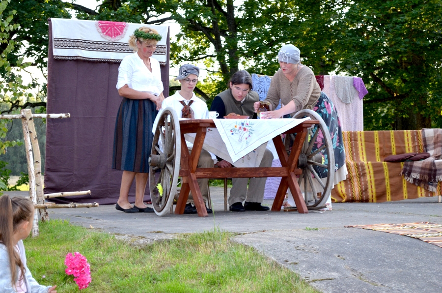 Aina no Jaunsaules amatierteātra «Laucis» iestudējuma «Īstā līgaviņa».
Autors: no amatierteātra «Laucis» arhīva.