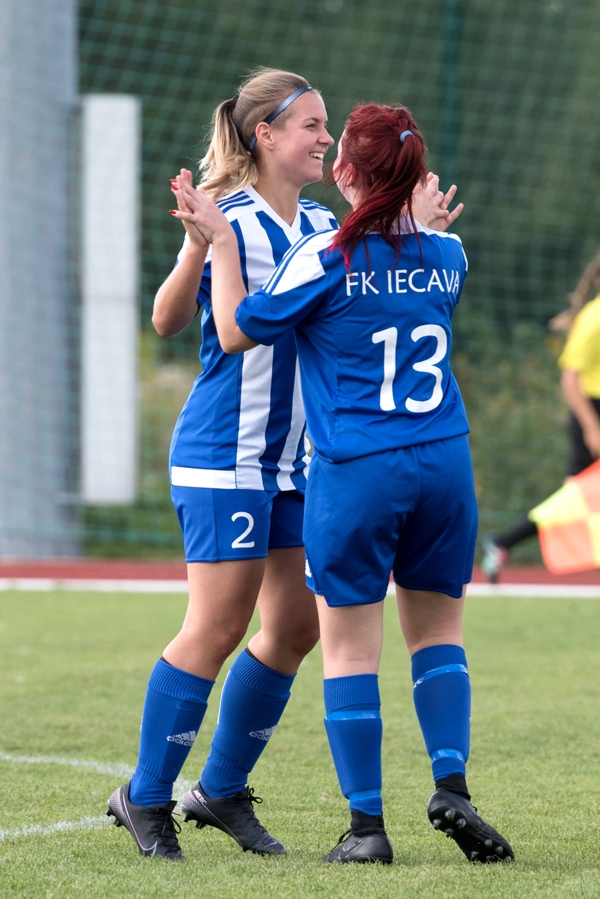 Megija Biezā (2. numurs) priecājas par vārtu guvumu.
Autors: Rolands Linejs