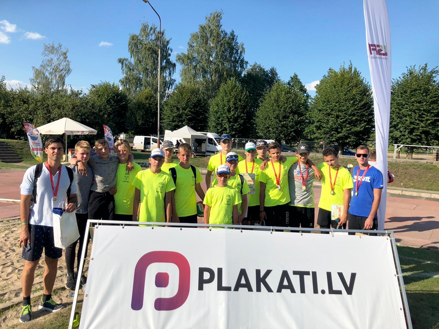 Vecumnieku novada domes sporta skolas jaunie volejbolisti turnīrā Ozolniekos.
Autors: no Vecumnieku novada domes sporta skolas albuma.