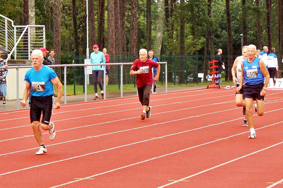 Jānis Buks (ar 50. numuru) izcīnīja trīs medaļas.
Autors: no Antana Rugina albuma.