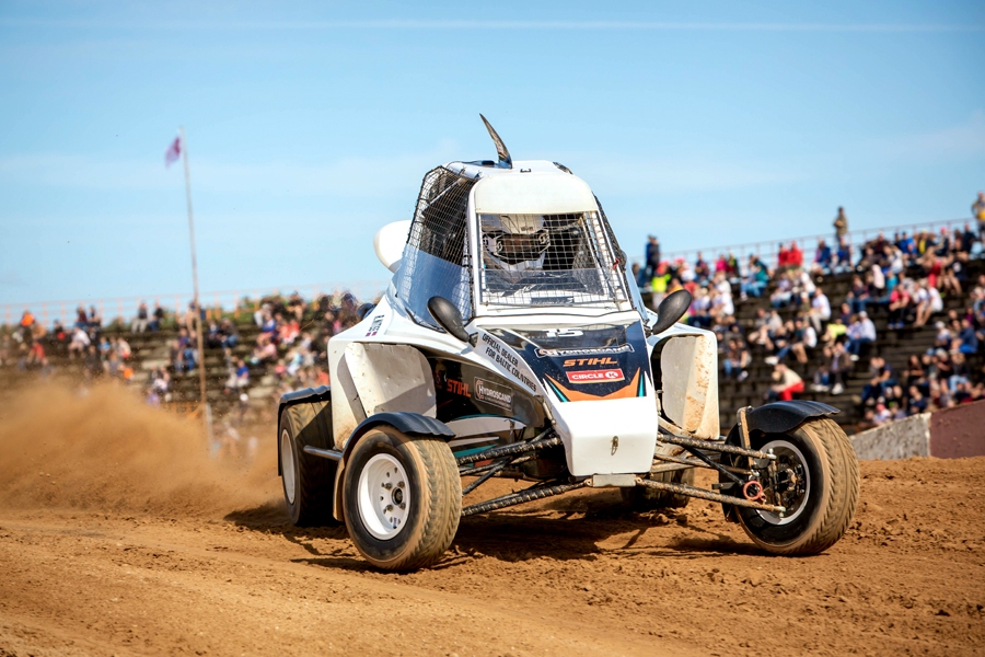 «Mūsas Trilleris» gaida.
Autors: no rallycross.lv