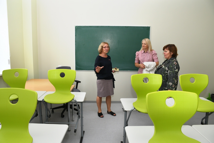 Bauskas Valsts ģimnāzijā komisija vērtēja, ka  telpas pēc remonta ir perfekti sagatavotas, ar jaunām mēbelēm.
Autors: Ivars Bogdanovs