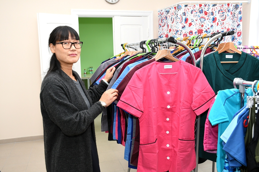 Feidzjuaņa pati strādā savas ģimenes veikalā, citu pārdevēju pagaidām nevajag.
Autors: Ivars Bogdanovs