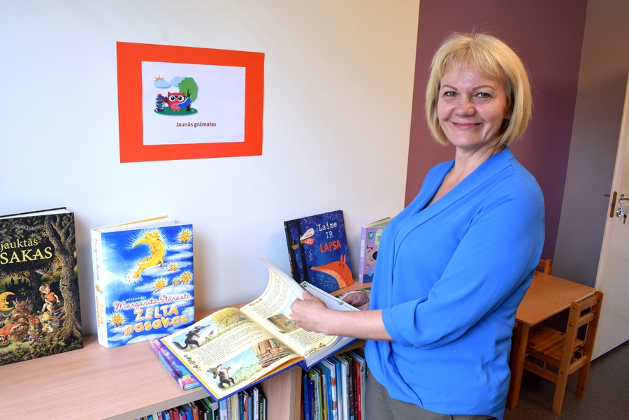 Rita Matuševa, Stelpes pagasta bibliotēkas vadītāja, īpaši lepojas ar literatūras klāstu bērniem, jo grāmatas ir gan saturiski vērtīgas, gan ļoti skaistas.
Autors: Žanna Zālīte