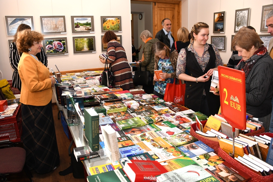 Grāmatu tirdziņš Bauskas kultūras centrā vienmēr ir labi apmeklēts.
Autors: Ivars Bogdanovs
