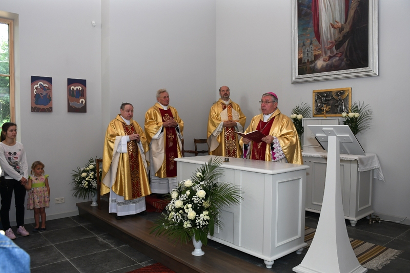 Misi vadīja Jelgavas diecēzes bīskaps Edvards Pavlovskis, piedalījās Skaistkalnes katoļu baznīcas priesteris Jānis Vīlaks, Bauskas katoļu draudzes prāvests Jānis Zviedrāns un Jaunsaules draudzes prāvests Romualds Baļčūns.
Autors: Ivars Bogdanovs