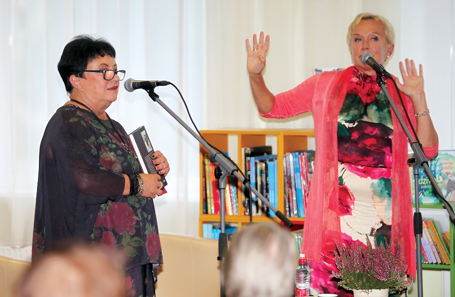 Māsu Elitas Veidemanes un Raimondas Vazdikas saruna ar vieglu ironiju vienai par otru ir tik dzīva, krāsaina, ka saviļņo klausītājus savā sirsnībā un patiesumā.
Autors: Gatis Bogdanovs