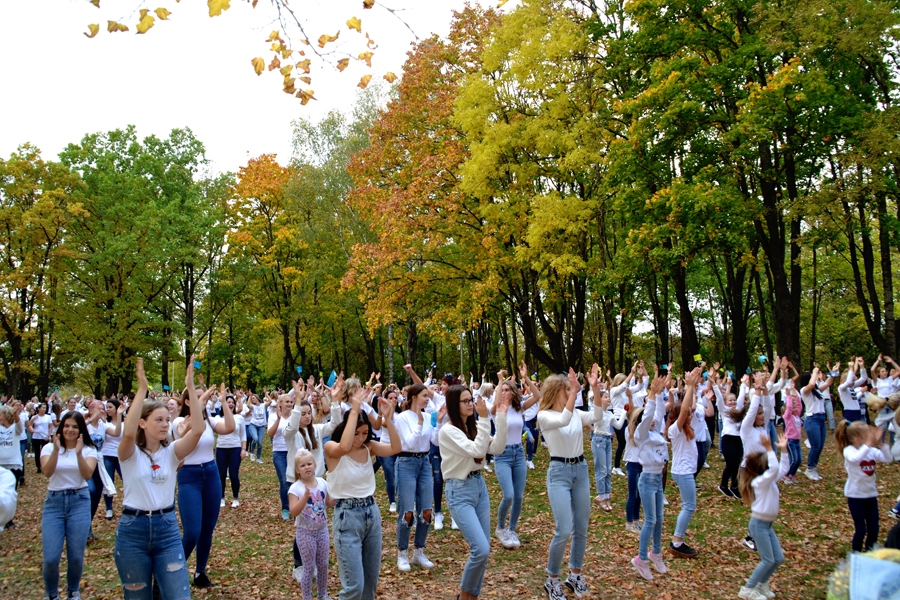 Bauskas pilskalnā «Jeruzalemi» dejoja ap 400 dalībnieku.
Autors: Rihards Sunteiks