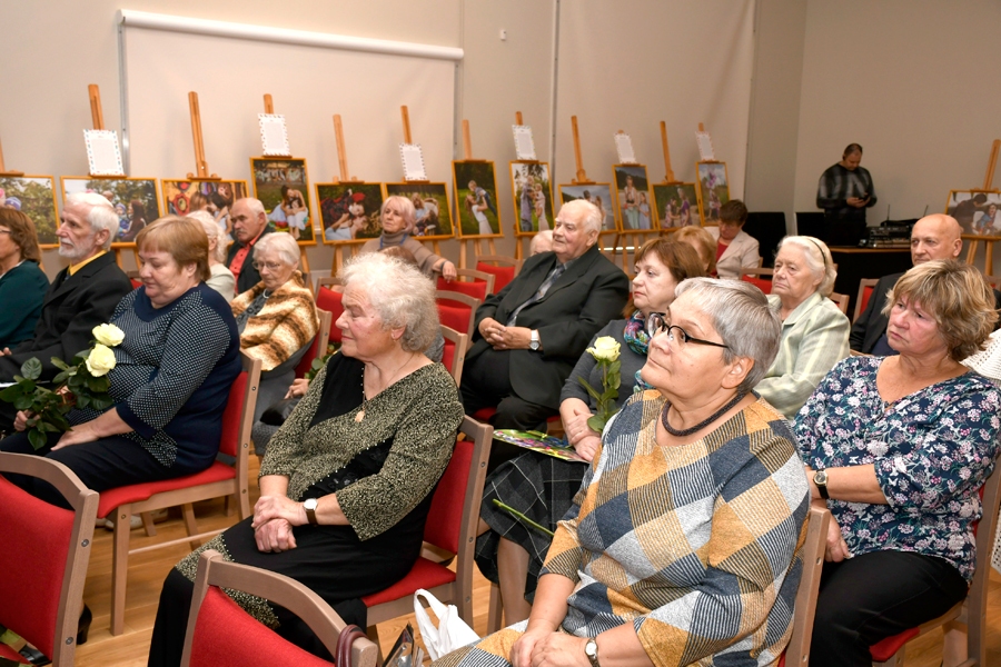 Uz sarīkojumu Rundālē kuplā pulkā bija sanākuši skolotāji-seniori.
Autors: Ivars Bogdanovs