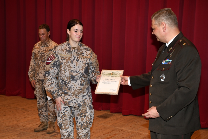 53. bataljona komandiera godarakstu saņēma vecākā zemessardze Kristīne Kirčenko.
Autors: Ivars Bogdanovs