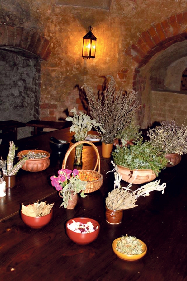 Viss sagatavots kvēpināmo slotiņu gatavošanai.
Autors: no «Smaržas burvība» fotogalerijas.