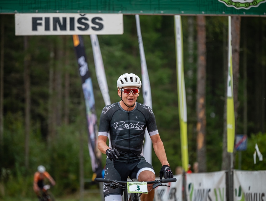 Ģirts Cirvelis finišē sacensībās Baldonē.
Autors: Agnis Melderis, mtb-maratons.lv.