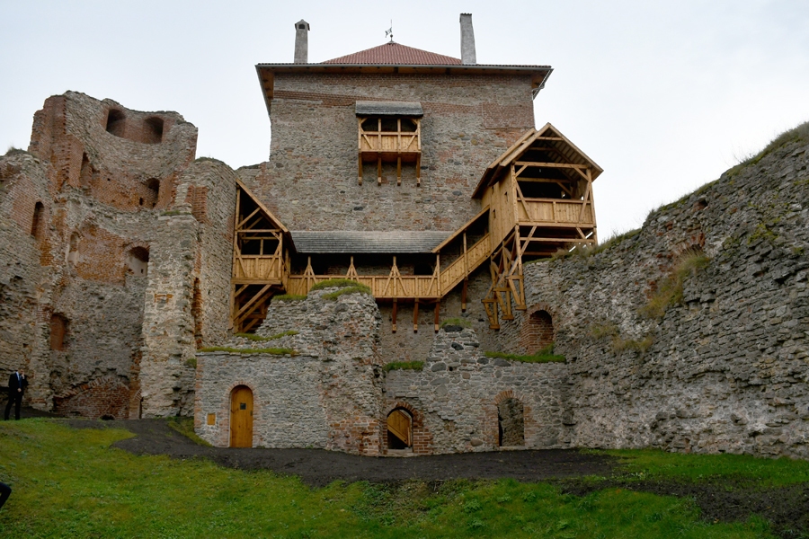 Skats uz centrālo torni no cietokšņa pagalma.
Autors: Ivars Bodanovs