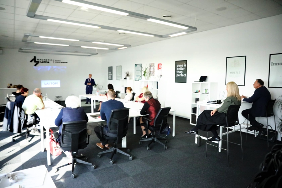 LIAA Jelgavas biznesa inkubatora uzņemšanas komisijas sēdē uzklausītas pretendentu biznesa idejas un lemts par to uzņemšanu biznesa inkubatorā inkubācijas posmā.
Autors: Publicitātes foto.