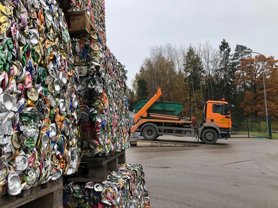 «Brakšķos». Ja poligonu slēgs, tas nozīmē, ka kravas nāksies vest uz Rīgu. Jelgavai tas nozīmē papildu 130 kilometrus katrai atkritumu mašīnai dienā, kas gadā sastāda vairāk par miljonu, bet visiem novadiem Zemgalē – vēl vairāk, analizē SIA «Jelgavas komunālie pakalpojumi» valdes loceklis Alvils Grīnfelds.
Autors: SIA «Jelgavas komunālie pakalpojumi»
