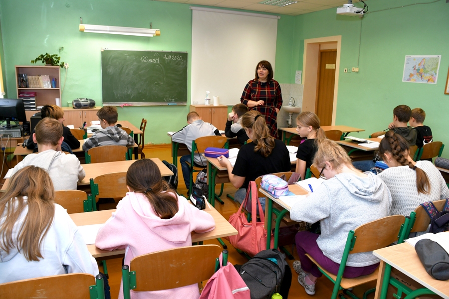 Pilsrundāles vidusskolas 6. klase kopā ar skolotāju Daigu Saku.
Autors: Ivars Bogdanovs