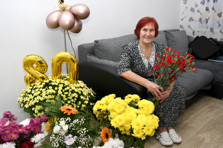 Regīnai Madelānei par mūža veikumu un aktīvu sabiedrisko darbību piešķirts Bauskas novada domes godaraksts. Viņu apbalvojumam ieteikusi Codes pagasta pārvalde.
Autors: Ivars Bogdanovs