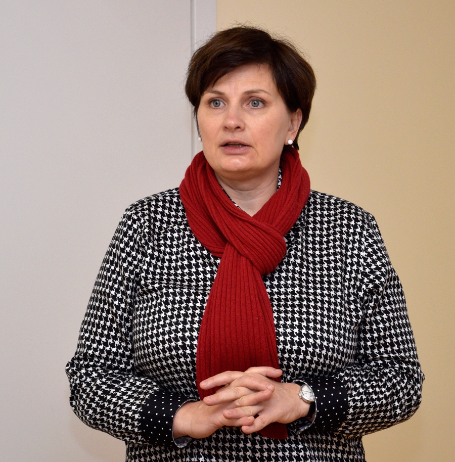 Ilze Viņķele: « Ja tas, ka es velku masku, ļauj strādāt veikalam, ļauj ilgāk strādāt kafejnīcām, kur cilvēki nopelna sev iztiku, tad mans pienākums ir masku vilkt.»
Autors: no «Bauskas Dzīves» arhīva.