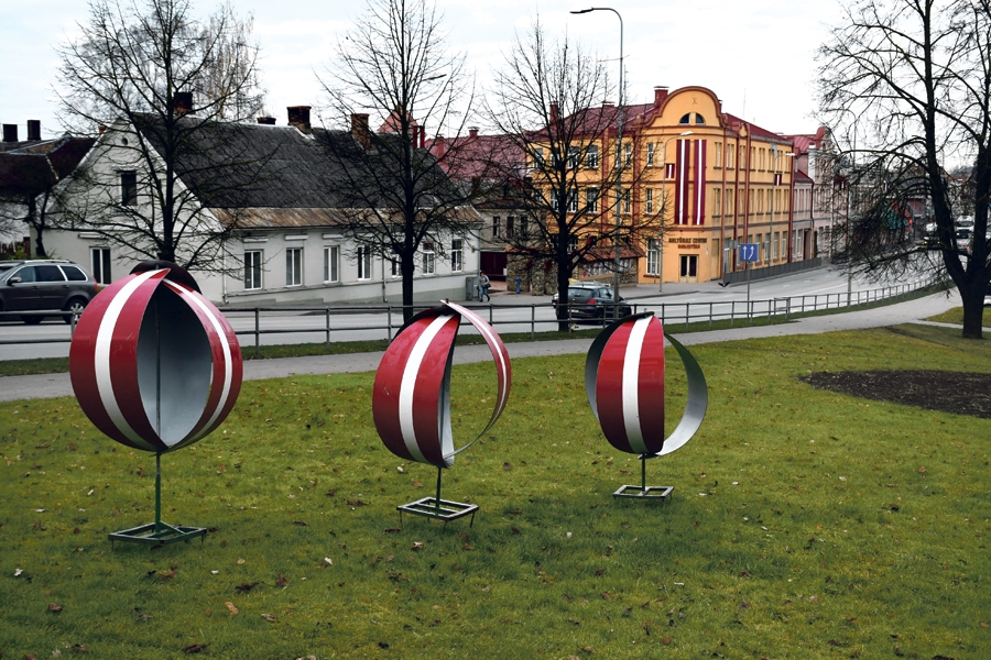 Bauska izrotāta svētkiem ar krājumā esošajiem dekoriem.
Autors: Ivars Bogdanovs