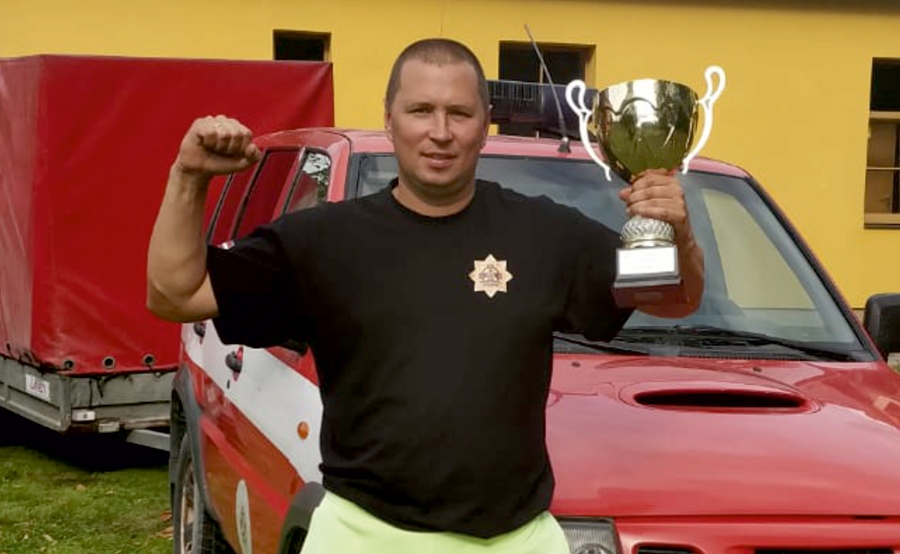 Ivars Sproģis, Bauskas daļas Vecumnieku posteņa vada komandiera vietnieks, apbalvots ar VUGD II pakāpes apbalvojuma zīmi «Par priekšzīmīgu dienestu».
Autors: no personiskā arhīva.