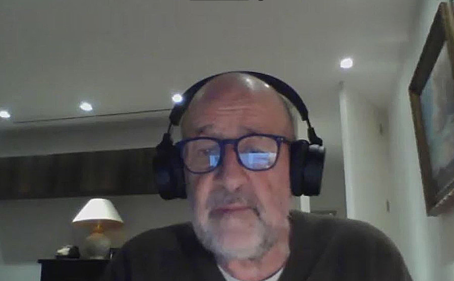 Grigorijs Krupņikovs tiešsaistē 
uzrunāja Bauskas novada deputātus un administrācijas pārstāvjus.
Autors: Ekrānšāviņš no sarunas  interneta tiešsaistē.