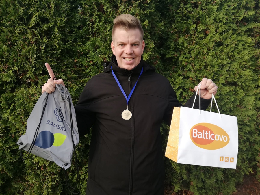 Kristaps Paegle priecājas par saņemtajām balvām.
Autors: no K. Paegles albuma.