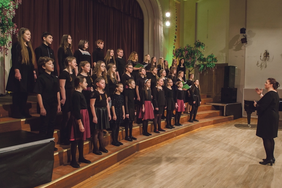 Bauskas 2. vidusskolas 5. – 12. klašu koris, ko vada Diāna Siliņa, skatē 2019. gadā.
Autors: no «Bauskas Dzīves» arhīva.
