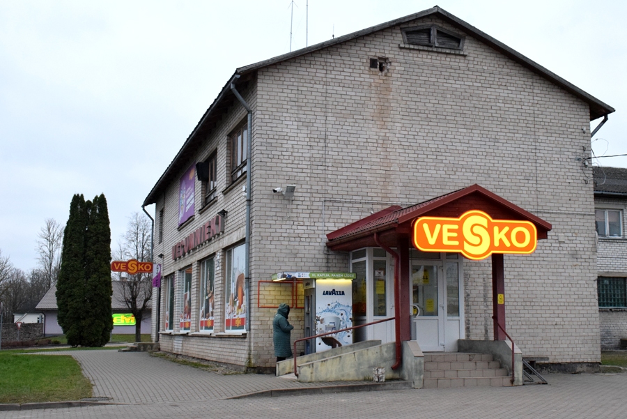 Veikalā «Vesko» pēc jaunā regulējuma vienlaikus drīkst uzturēties astoņi pircēji.
Autors: Žanna Zālīte