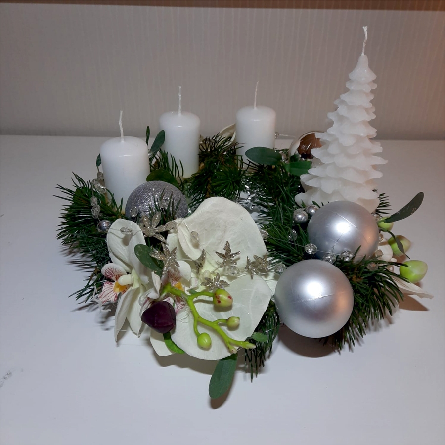 Iecavnieku adventes vainagu un Ziemassvētku dekoru virtuālo izstādi «Facebook» var apskatīt un būt aktīviem balsošanā, nospiežot zem bildes «patīk».
Autors: G. Kravala