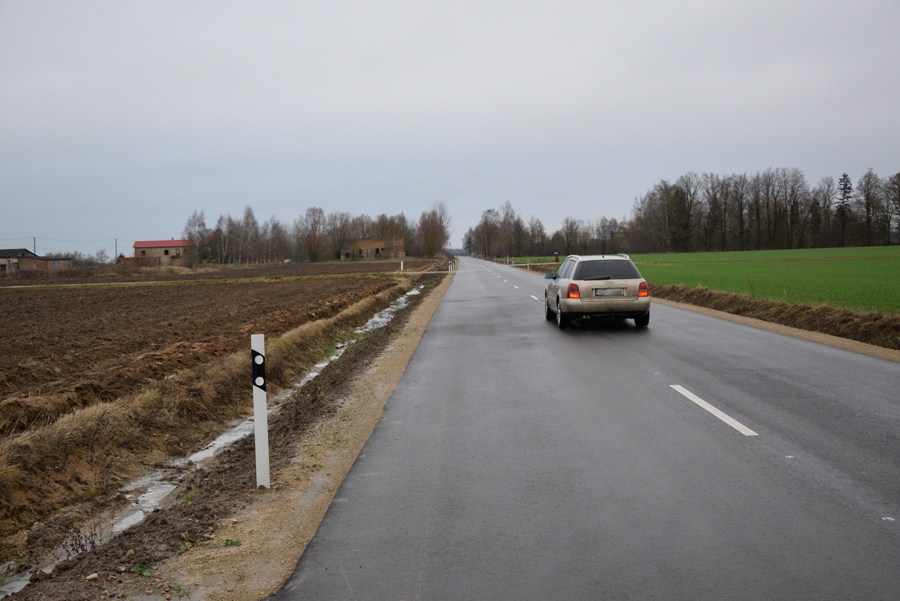 Ceļu Pilsrundāle–Svitene pašvaldība pārņēma no valsts, lai to salabotu.
Autors: no «Bauskas Dzīves» arhīva.