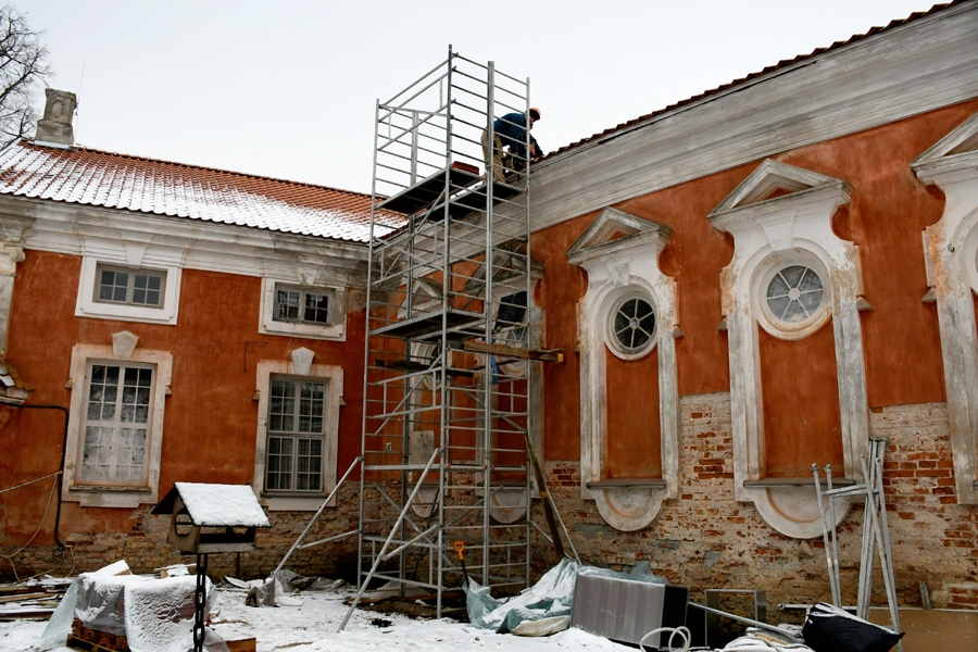 Staļļu kompleksu veido sešas būves, pašlaik remonts rit vienā.
Autors: Ivars Bogdanovs