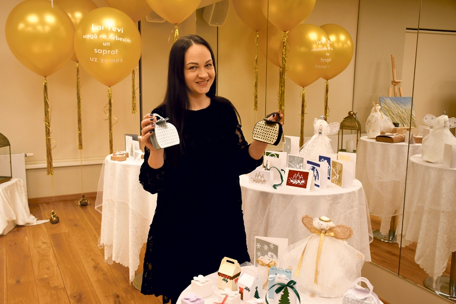 Sigitas Brezinas vaļasprieks ir dekoratīvu darbu gatavošana no papīra.
Autors: Ivars Bogdanovs