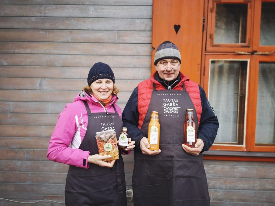 Sandra un Artis Icaki Kalnciema ielas tirdziņā.
Autors: no Icaku ģimenes albuma.