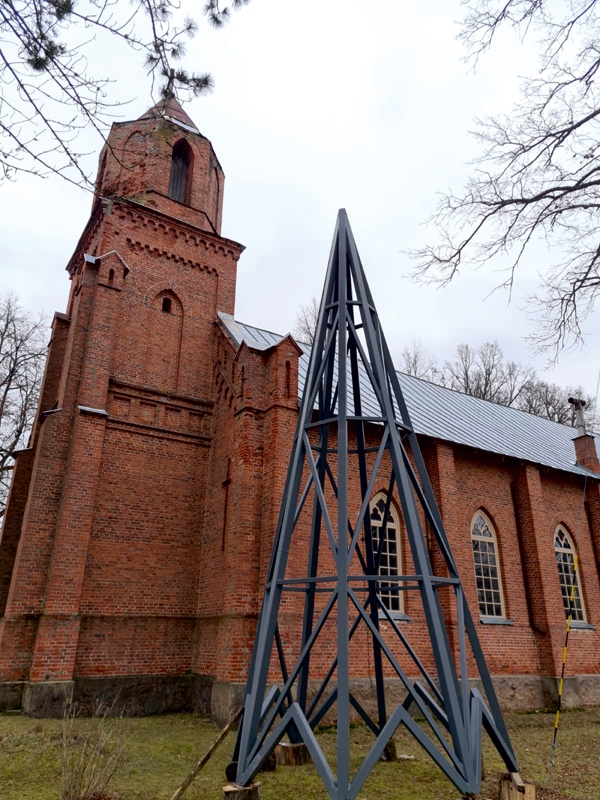 Baznīcas torņa metāla konstrukcija ir tapusi un nogādāta Budbergā.
Autors: no Budbergas Sv. Pāvila draudzes arhīva.