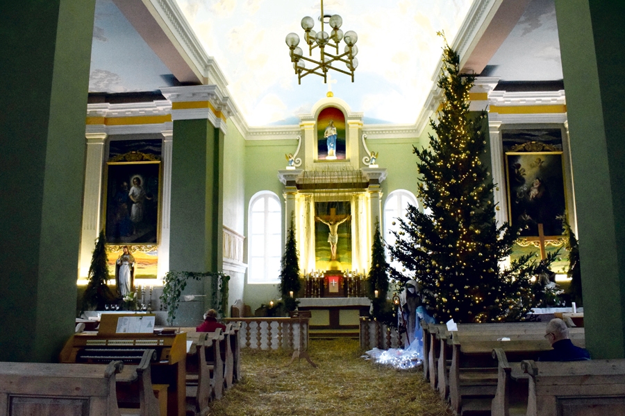 Kurmenes baznīca ir krāšņi rotāta un atvērta ikvienam.
Autors: Žanna Zālīte