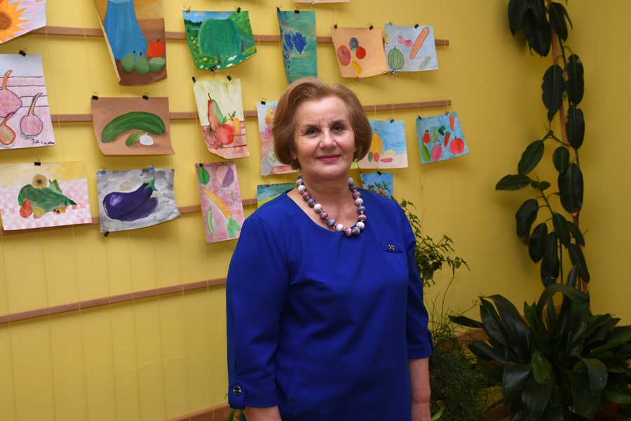 Lilijai Bulai mīļa vieta Vecsaules pamatskolā ir pie stenda ar skolēnu zīmējumiem. Tikai ar bērnu čalām un smiekliem skolā ir dzīvība.
Autors: Ivars Bogdanovs